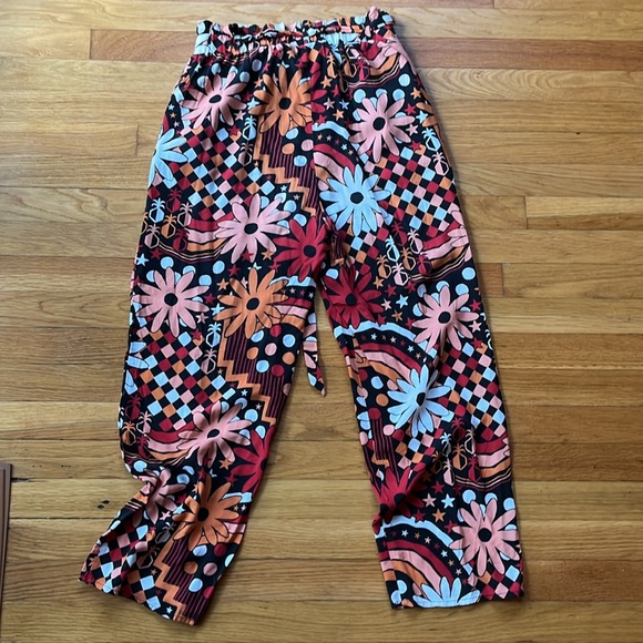 Farm Rio fun patterned pants - Picture 5 of 7